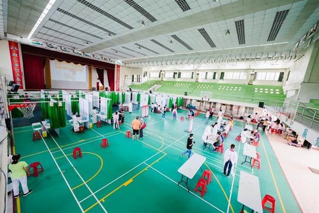 中央今日将拨配台南市3万1700剂AZ疫苗。（台南市政府提供／曹婷婷台南传真）