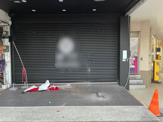 林口手機行遭4惡煞丟信號彈砸門，警4小時火速緝捕到案。(戴志揚翻攝)