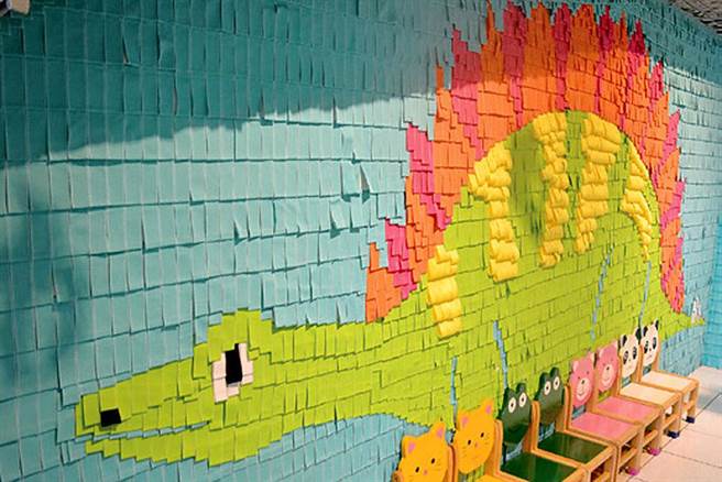 ▲用緞帶拼成的巨幅圖形，是許多人拍照打卡的首選。　(圖/旅奇傳媒提供、攝/王政)