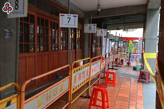 北市府在剥皮寮设快筛站，随疫情趋缓，周边店家和住家盼能尽快撤离快筛站。（本报资料照片）