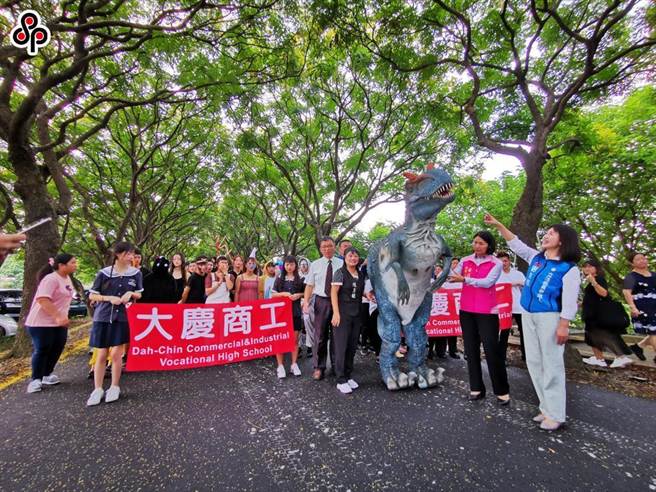 私校工会表示，近日接获教师投诉，大庆商工自109年5月起按招生绩效开立1至3个月不等票期之支票给付教职员薪资。大庆商工前年举办动物派对嘉年华活动。（本报资料照）