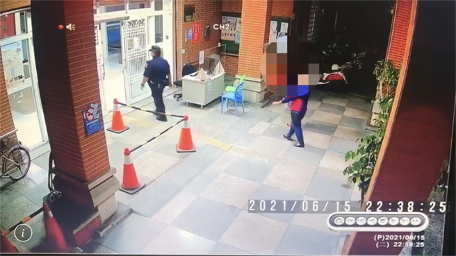 屏东60岁男打疫苗后当晚死亡，家属至龙泉所声请司法相验。（警方提供／谢佳潾屏东传真）
