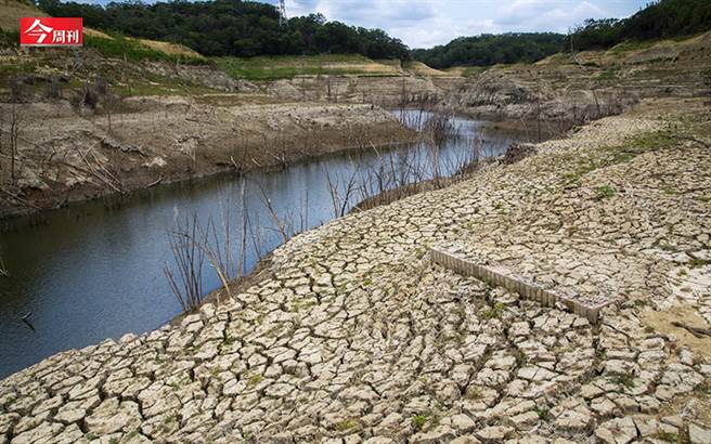 5月，中部6大主要水庫的水位同步創歷史新低，供應台中用水的鯉魚潭水庫，水位更低於1％，完全見底。（攝影-劉咸昌）