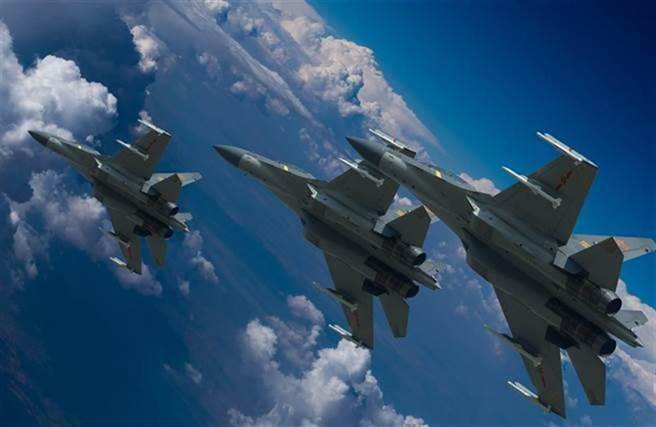 美英等7大工业国集团（G7）国家公开反中声明后，解放军15日随即出动空前多的28架军机，侵扰台湾西南空域的防空识别区，而其中有14架是歼-16战机（见图）。（新华社）