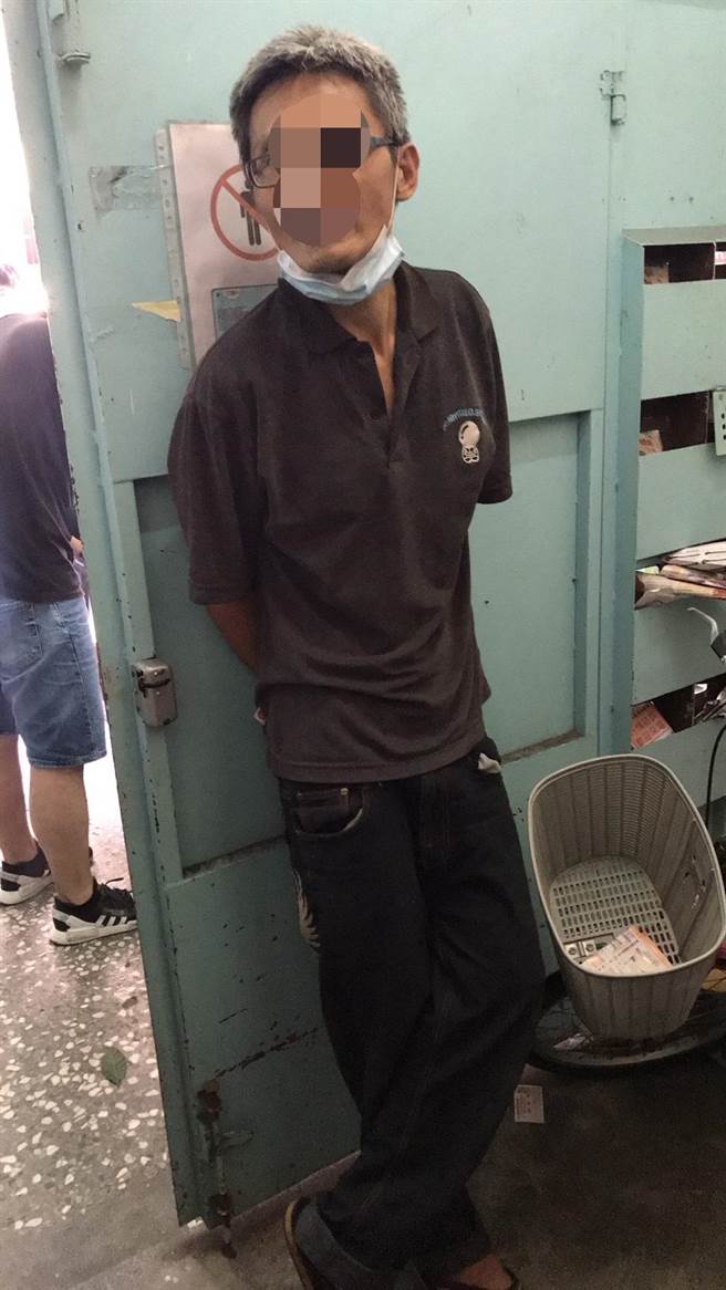 新庄抢匪行抢金项炼却被2男A走金饰  警方6小时内破案（翻摄照片／戴上容新北传真）