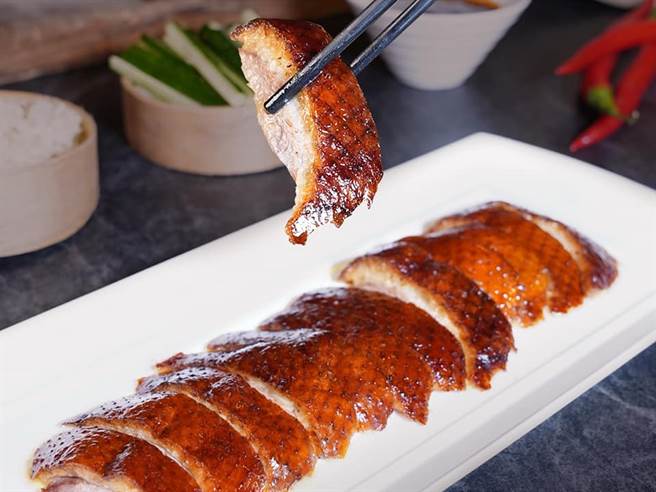 米其林三星餐厅台北君品酒店颐宫，在线上购物平台「云朗选物」推出片皮鸭四吃。（照片来源：台北君品酒店）