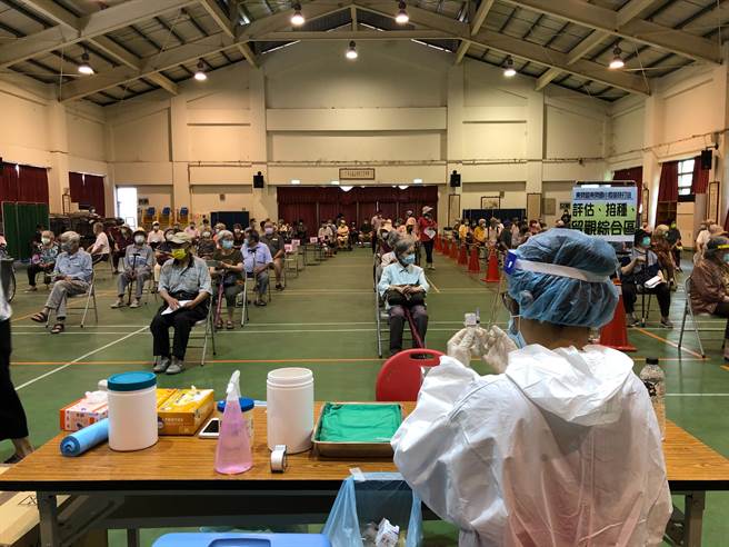 台中快打站出现明显「缓打潮」，接种人数平均较昨日接种人数锐减2左右。（大台中诊所协会提供／王文吉台中传真）
