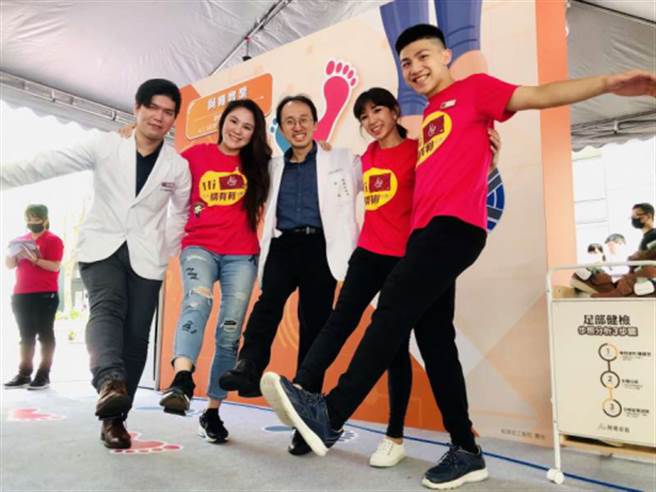 阿瘦皮鞋秉持以人为本精神用心育才，不仅如此，只要有新品上市同仁就有新鞋穿，成为店头活广告。（图片来源/阿瘦皮鞋提供）