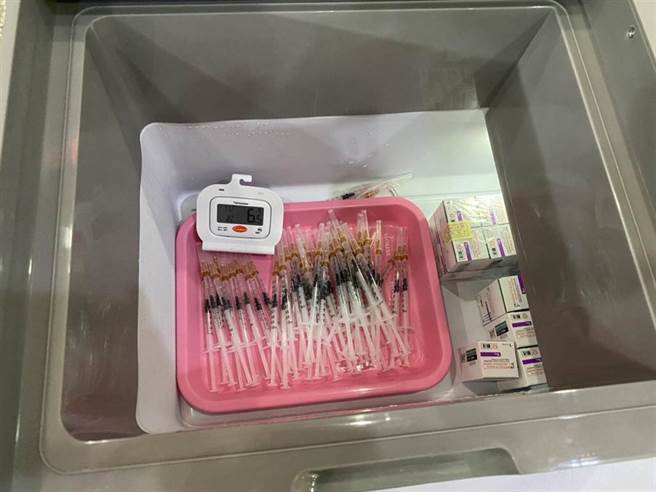 台中82岁洗肾老翁接种AZ疫苗，返家后高烧2天不退，经送医急救不治。（大台中诊所协会提供／王文吉台中传真）
