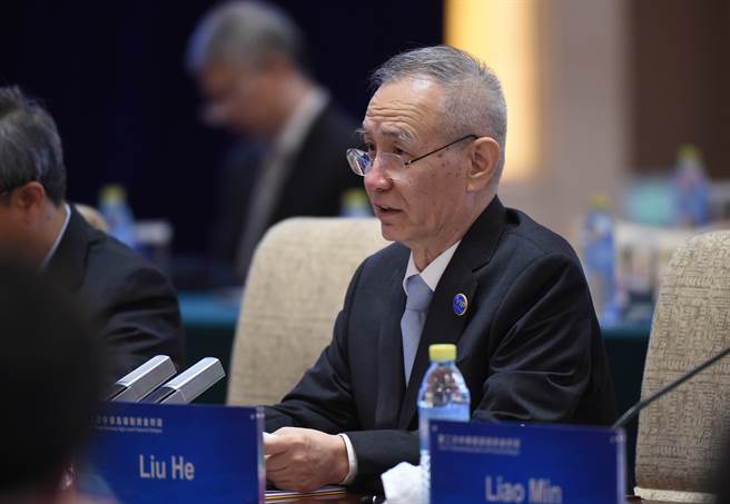 在中美贸易谈判中独挑大梁的国务院副总理刘鹤，再扛起先进半导体产业发展的重任。（图／中新社）