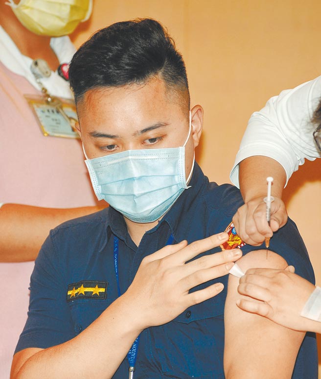 航警局安檢大隊第一隊警員陳以倫，發文誇稱從警7年都在打混摸魚，警政署16日通過將他記兩大過免職。（中央社）