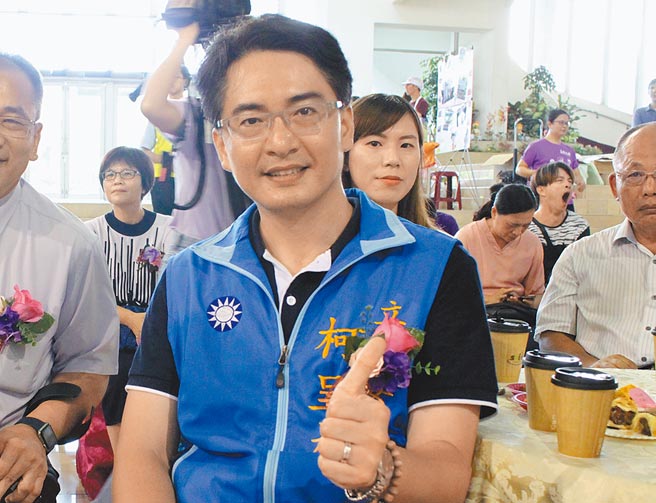 彰化县政府16日发日人事命令，柯呈枋回锅担任劳工处长。（吴敏菁摄）