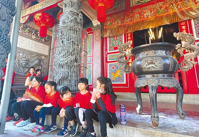 顺天书屋课后辅导，致力于数位教育，防疫期间转型为远距教学，每位学员都是线上操作高手。（本报资料照片）