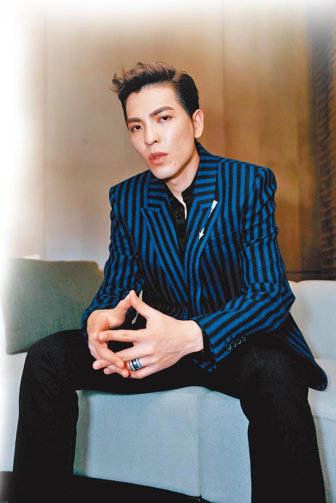 蕭敬騰15日晚間受邀「616真心夜」飆唱，造型帥氣。（喜鵲娛樂提供）