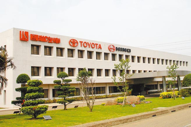 国瑞汽车（见图）以身为桃园在地企业公民的一分子，希望能透过地域社会贡献活动略尽一份棉薄之力，于本月捐款450万元予桃园市专户做为防疫基金。（和泰汽车提供）