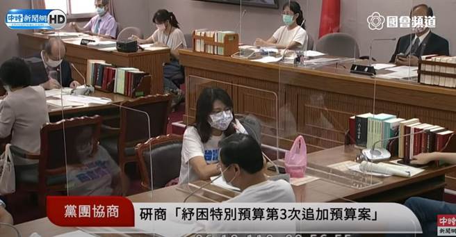 立院审议纾困4.0追加预算案。(中时新闻网)