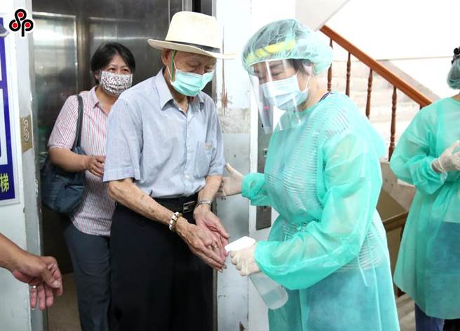 台北市连日传出4例长者疫苗施打后的不良事件。（非当事者，本报资料照片）