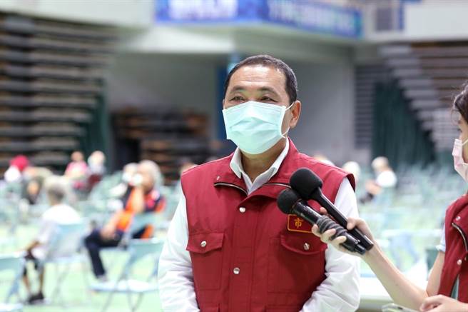 施打率降年龄是否再放宽？侯友宜：按分配量往下打。（新北市政府提供）