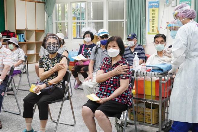 台北市18日起開放80歲以上長者施打疫苗。（台北市政府提供／張立勳台北傳真）