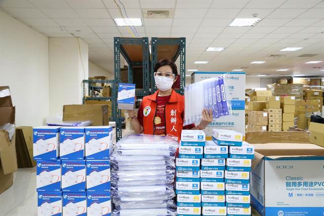 命理師雨揚捐防疫物資給各大醫院。（雨揚國際提供）