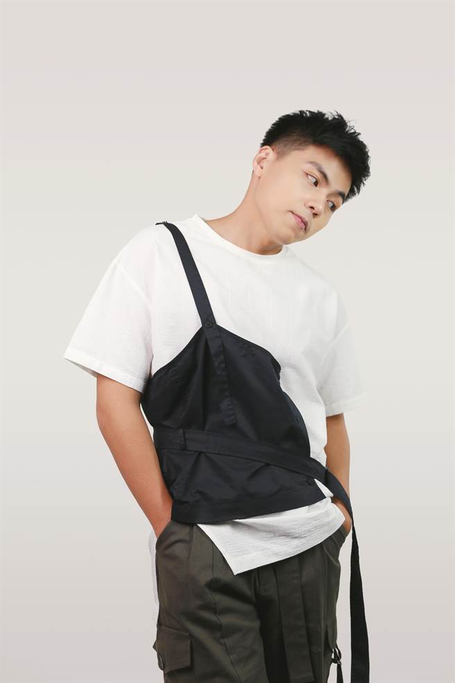 林鸿宇近日推出新单曲〈我也明白〉。（华纳音乐提供）