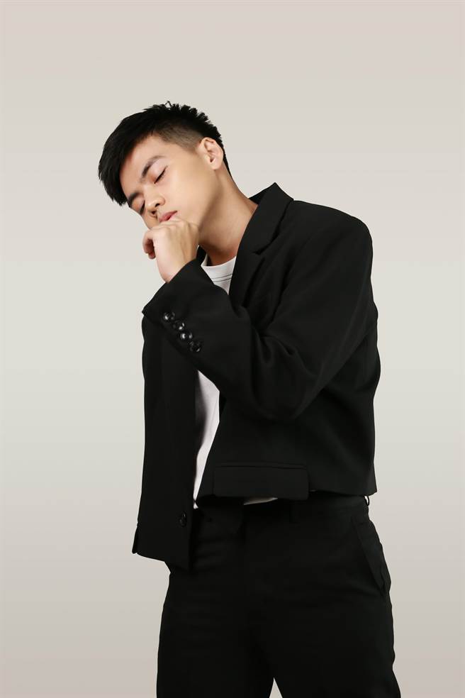 林鸿宇近日推出新单曲〈我也明白〉。（华纳音乐提供）