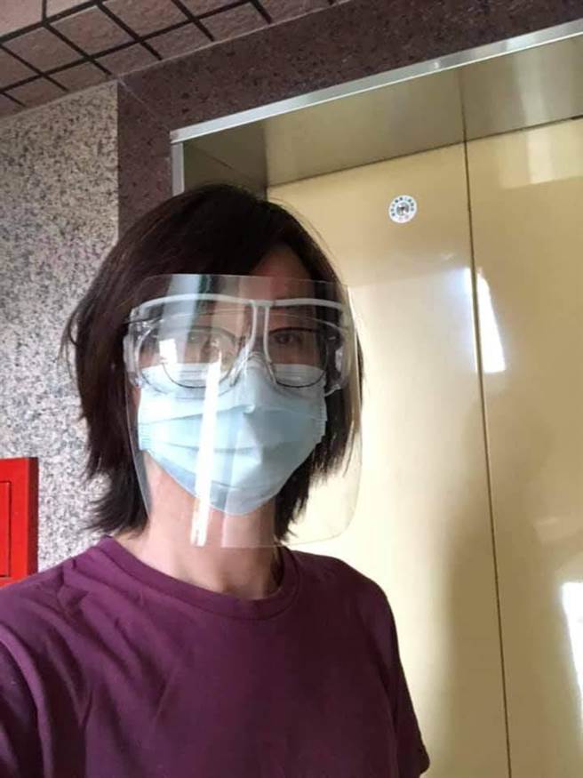 林隆璇今帶81歲爸媽接種新冠肺炎疫苗。（翻攝林隆璇臉書）