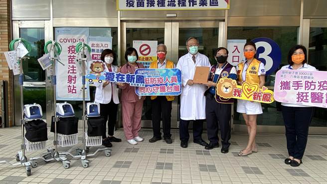 台南21狮子会挺医护，集资购3台救命神器送柳营奇美医院。（刘秀芬摄）