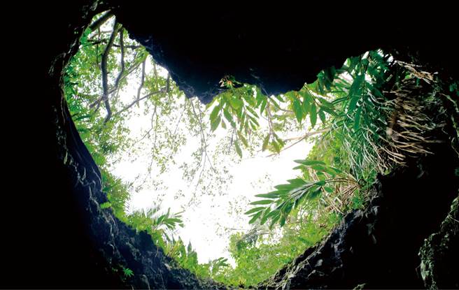 March 洞中的「爱心洞」，从洞口洒下的光线，带来一种别有洞天的神秘感。(图/花莲趣提供)