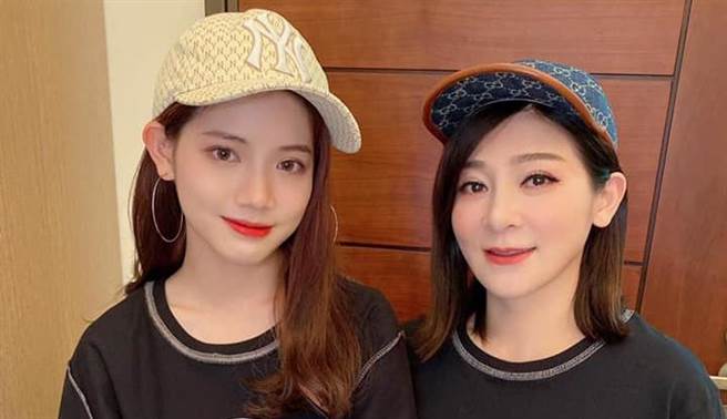 王彩桦与女儿一起同出席公益活动。（图/王彩桦 脸书）