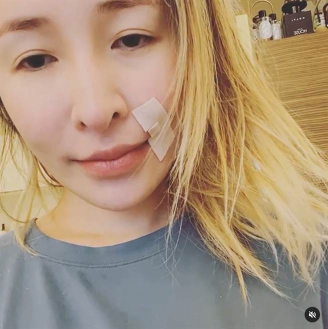 萧亚轩素顏近况有网友吓到直呼「认不出来」。(图/ 摘自萧亚轩IG)