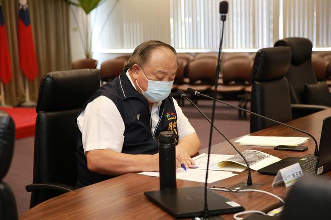 台中市副市長陳子敬表示，大里南門橋拓寬明年完工，將有效改善中興路二段交通雍塞問題，提升行車安全。（盧金足攝）