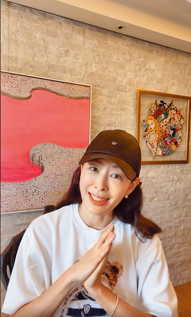 蔡英文總統昨天早上打電話給賈永婕（見圖），「再次感謝她及所有協助捐贈醫療器材的朋友們」。（摘自臉書）