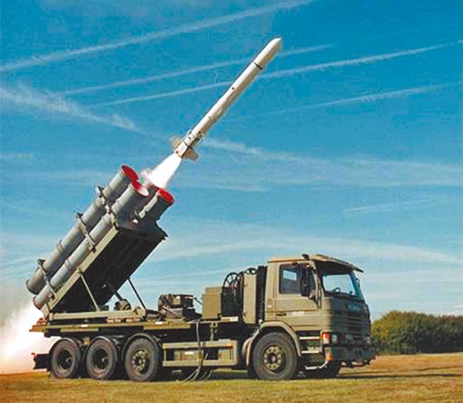 圖為陸地機動車輛的魚叉飛彈。（摘自Boeing Defense推特）