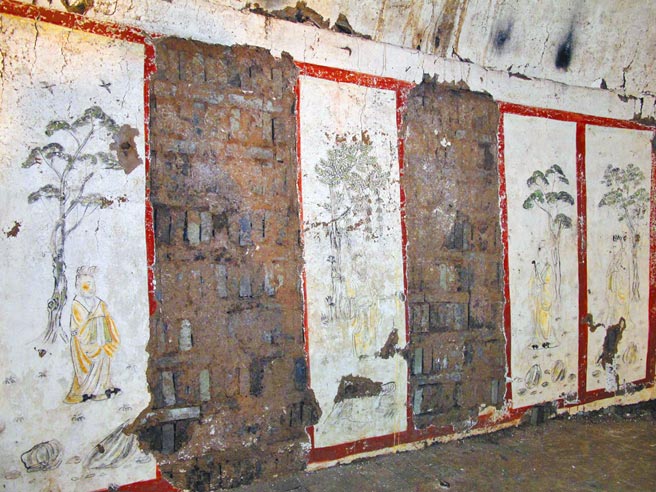 西安地铁建设常发生挖到一半发现文物而暂停。图为西安一座拥有5个天井的唐代壁画。（新华社）