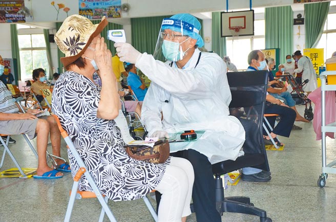 南投县长辈接种疫苗第二波19日开打，将透过村里长通知。（南投县政府提供／廖志晃南投传真）