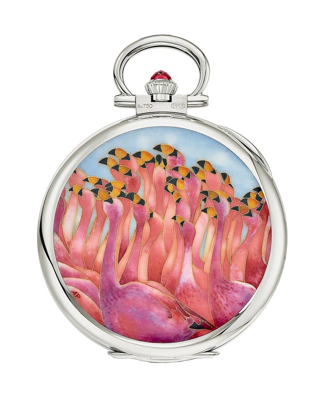 以掐丝珐琅工艺打造的红鹤怀表。（Patek Philippe提供）