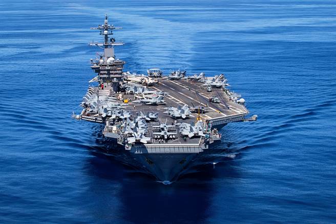 美军太平洋舰队6月17日发出消息称，美国海军卡尔．文森号航母战斗群已经抵达夏威夷群岛的行动区域。(图／美国海军）　 