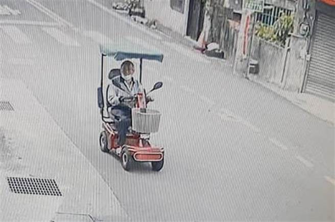 88岁郑翁怕打针，驾驶四轮电动辅助车，迷航两天一夜。（警方提供／罗浚滨苗栗传真）