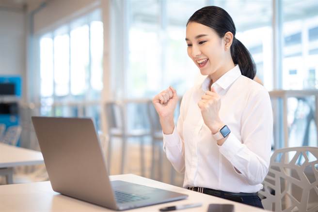 生肖屬鼠、馬、蛇、羊、雞的人天生事業運最好，迅速達到人生和事業的高峰。（示意圖／shutterstock）