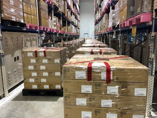 在台日人表示不打疫苗，因为「这是日本送给台湾人的礼物，是为了报答你们的。我们不可以先打。」让1.1万网友看了超感动狂讚。图为日本捐赠台湾的124万剂AZ疫苗。（图／食药署提供）