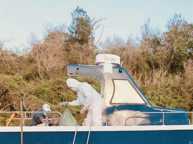 金门岸巡队在湖山港际，查获「地下小三通」走私大陆香菇774.14公斤。（金门岸巡队提供）