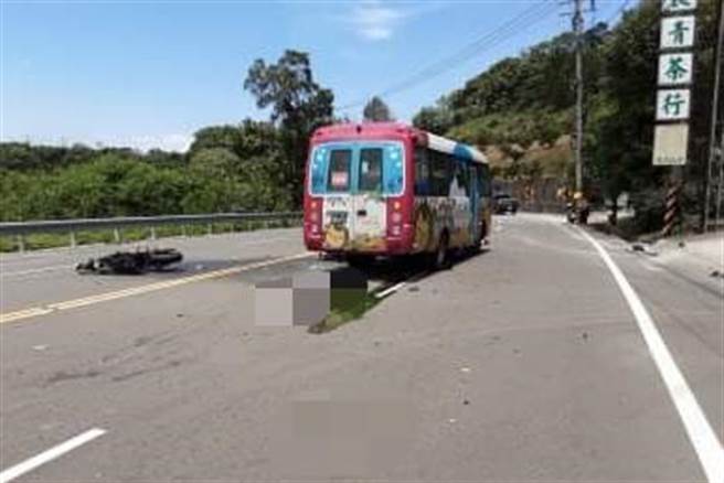 台三线峨眉乡89K处，发生张姓重机骑士撞车死亡案。（新竹县消防局提供／罗浚滨新竹传真）