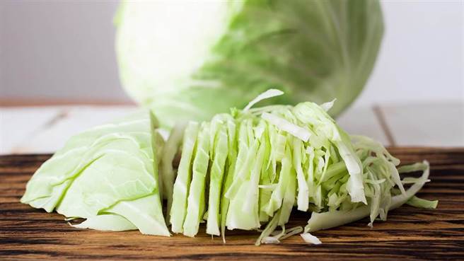 大幅降低食物感染風險，美食藥管理局列清洗蔬果的7大建議。(示意圖/Shutterstock)