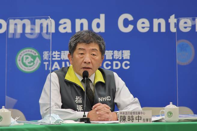 逾60長者打AZ猝死，是否有機會選擇打莫德納？指揮中心指揮官陳時中開記者會說明。（指揮中心提供）