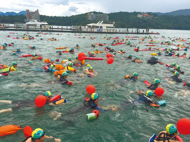 疫情尚未明朗，南投县政府考量今年日月潭万人泳渡停办。（廖志晃摄）