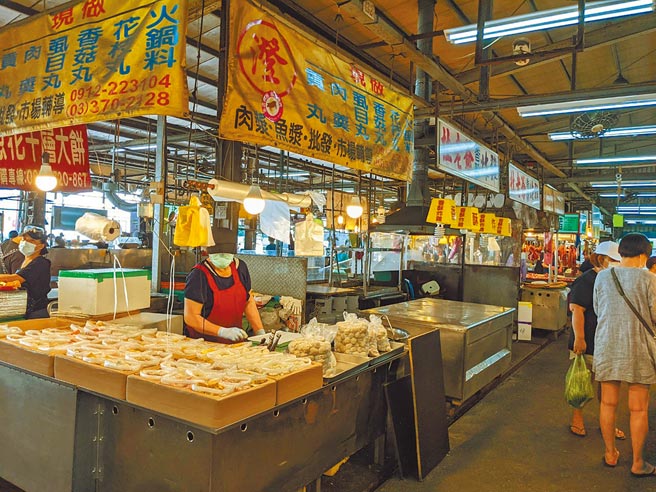 为降低业者压力，业者若取得「中央银行纾困专案C方案小规模营业人小额贷款」，桃园市经济发展局提供前2年贷款利息补贴最高1万元。（桃园市经济发展局提供／赖佑维桃园传真）