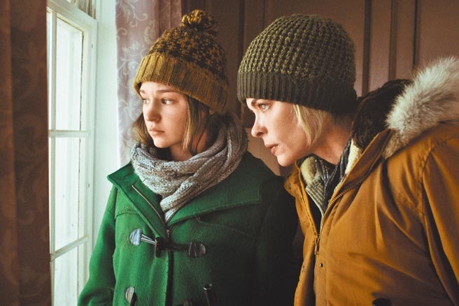 洁米金（右）不只续演第2季，还身兼制作人。（Netflix提供）