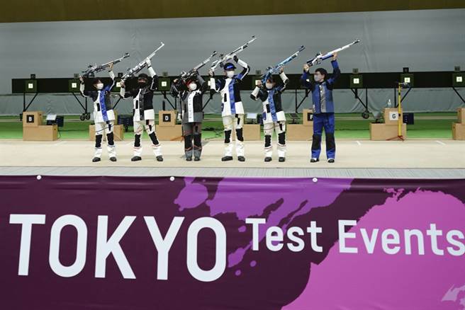 7/23即將在日本舉辦的奧運是今年國際體壇最大的盛事，為號召大家力挺我國選手光榮奪金，台灣運彩特別舉辦「台灣英雄來奪金，運彩乎你抽現金」抽獎活動。圖為10公尺空氣步槍隊備戰東京奧運。 (美聯社資料照)
