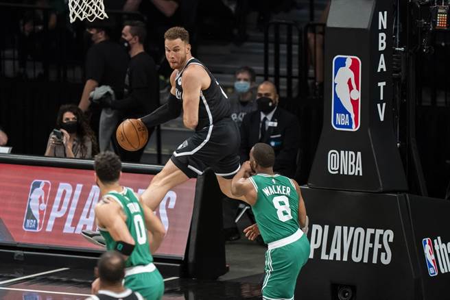 篮网中锋布雷克葛瑞芬原本考虑过加盟塞尔提克，却被某塞尔提克球员阻止。(美联社资料照)